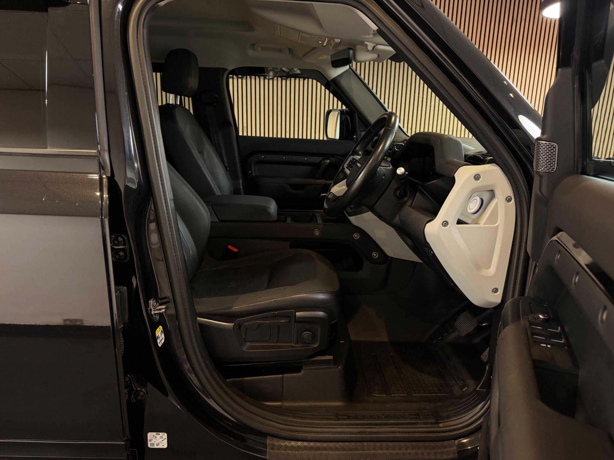 Land Rover Defender 110
